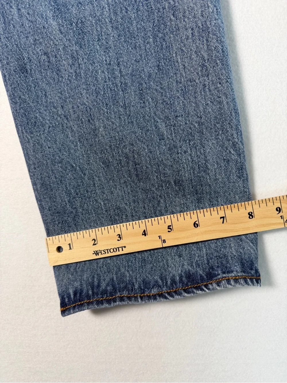 Levi's 501 Actual Fit 32 X 31.5 Straight Leg Medium Wash Read Description